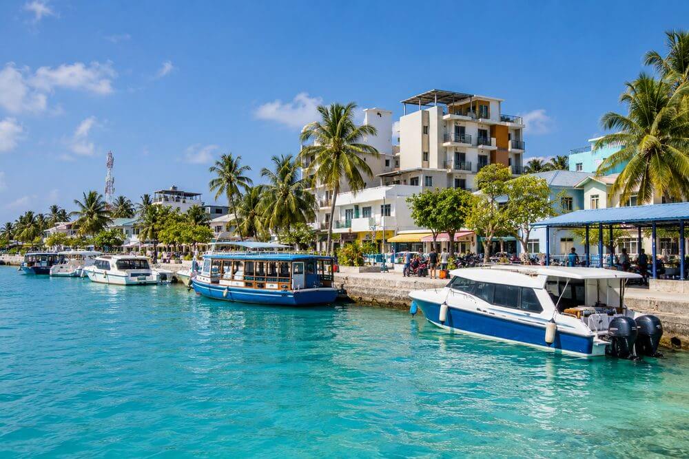 Port i zabudowa na lokalnej wyspie Maafushi