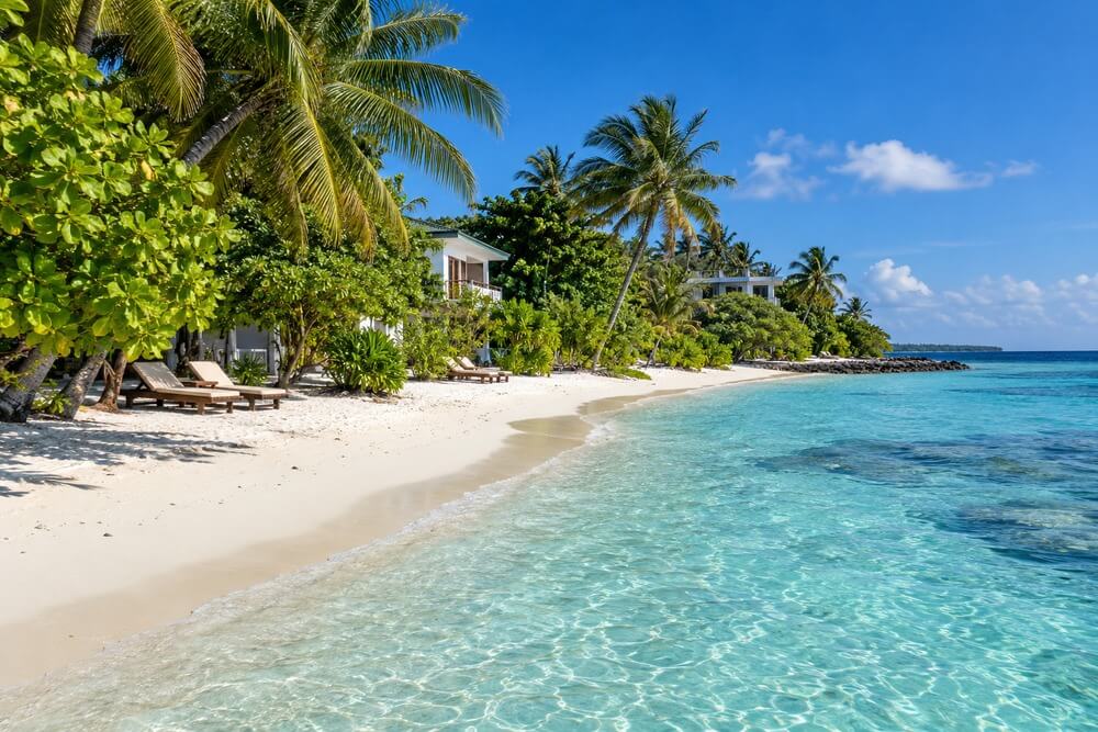 Bikini beach na lokalnej wyspie Rasdhoo