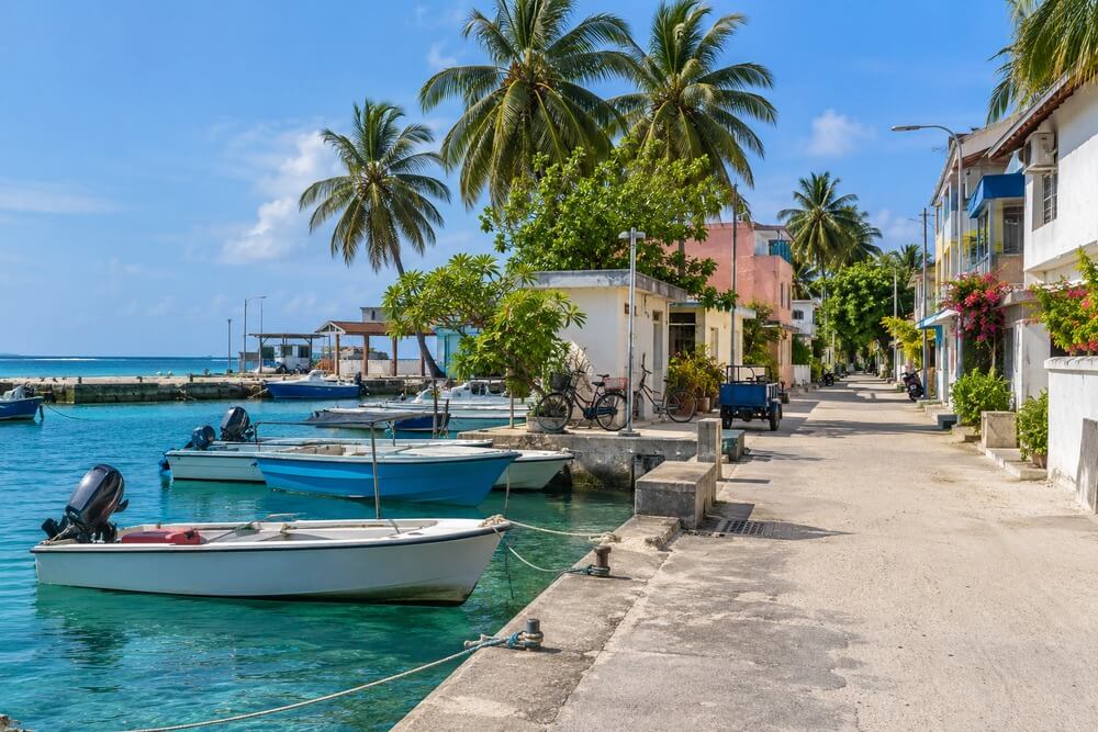 Port i zabudowa lokalnej wyspy Rasdhoo