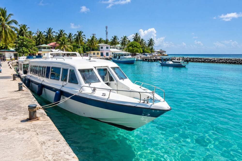 Speedboat przy nabrzeżu na Rasdhoo