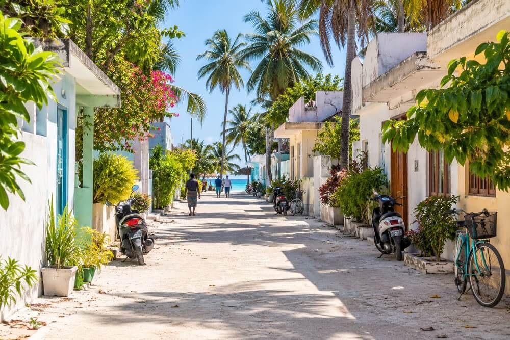 Uliczka i lokalna zabudowa na Thulusdhoo