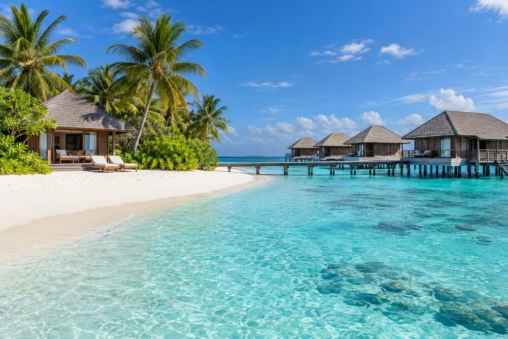 Beach villa i water villa przy jednej wyspie resortowej